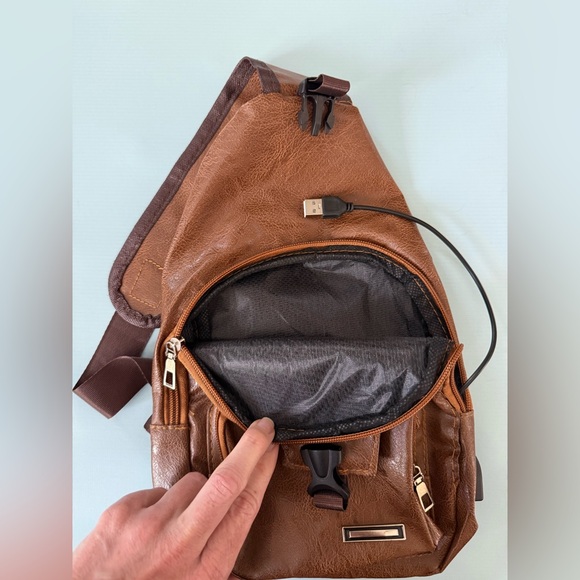 New! Leather Sling Bag Mens Backpack/ Crossbody Bag Chest Bag w/ USB Charge Port - Picture 9 of 11